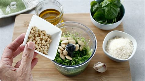 Proceso de preparación de pesto de brócoli