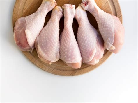 Muslos de pollo crudos