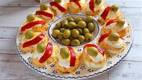 Ingredientes para huevos rellenos