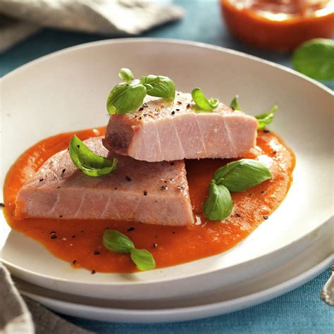 Atún desmenuzado con salsa de tomate
