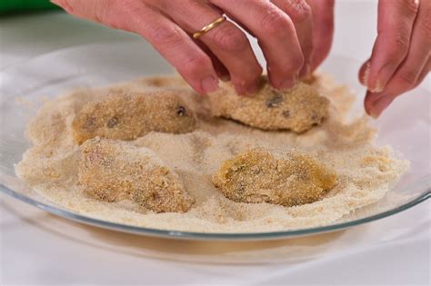 Croquetas rebozadas listas para freír