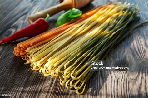 Espaguetis secos listos para cocinar