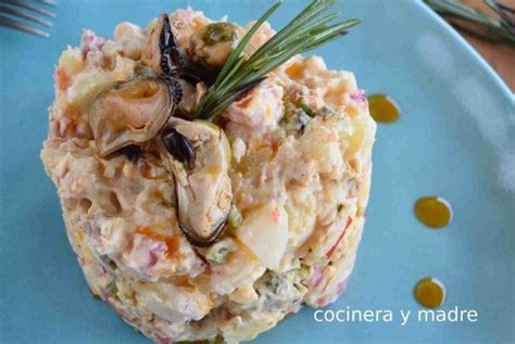 Ensaladilla de mejillones decorada