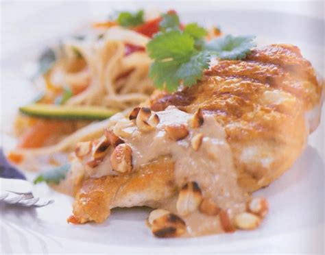 Pechugas de pollo con salsa de cacahuete