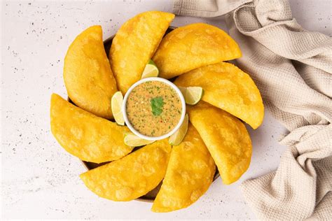 Empanadas colombianas con ají