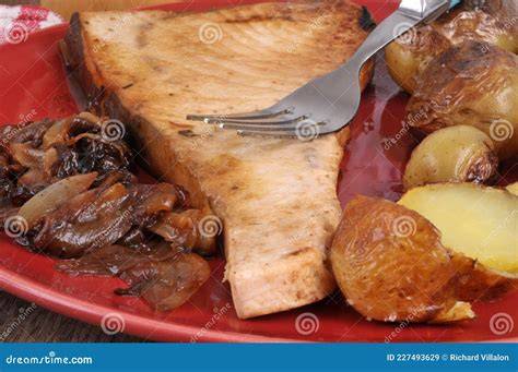 Filete con cebolla confitada