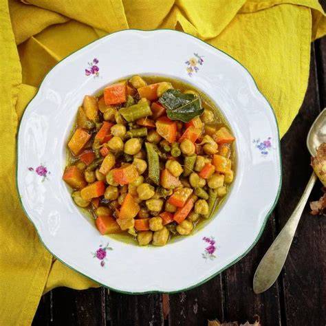 ingredientes frescos para el cocido: calabaza, judías verdes y garbanzos