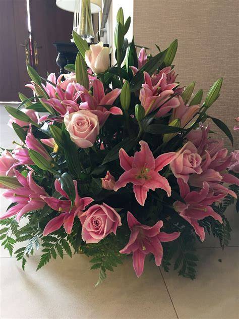 Arreglos florales elegantes para ceremonias y eventos