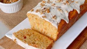 Budín de zanahoria y avena cortado en porciones