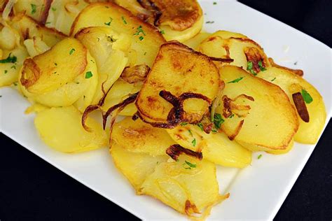Patatas a lo pobre como guarnición