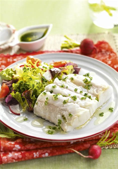 Rollitos de merluza al vapor con tomates cherry