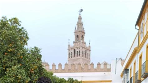 Monumento a Fernán Caballero en Sevilla