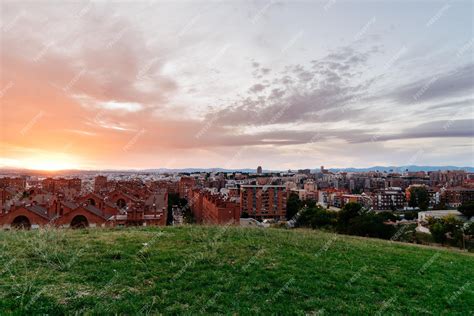 Paisaje urbano de Madrid al atardecer