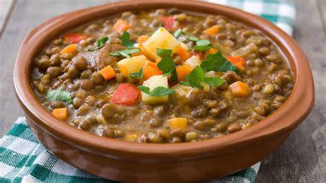 Plato de lentejas guisadas con verduras