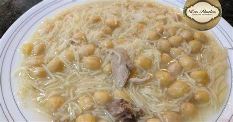 Puchero servido con fideos y pringá