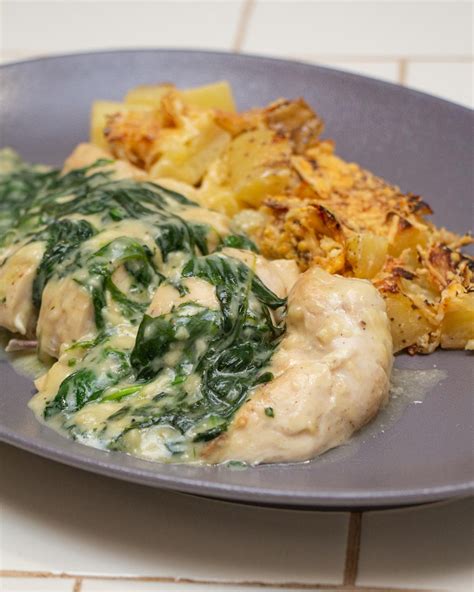 Pechuga de pollo a la florentina gratinada con queso