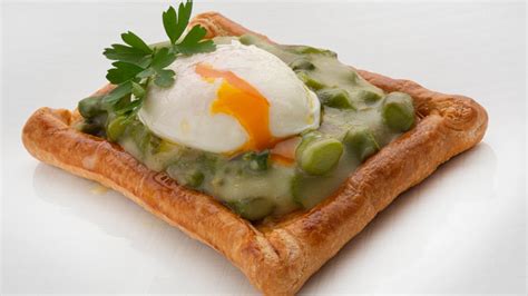 Hojaldres individuales de verduras y huevo