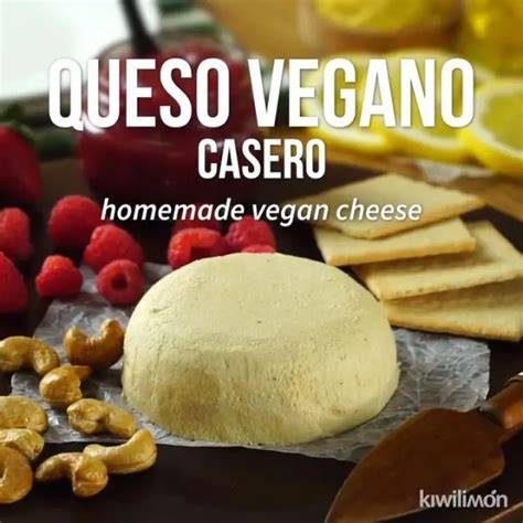 Queso vegano casero sobre pizza