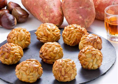 Panellets de boniato y piñones