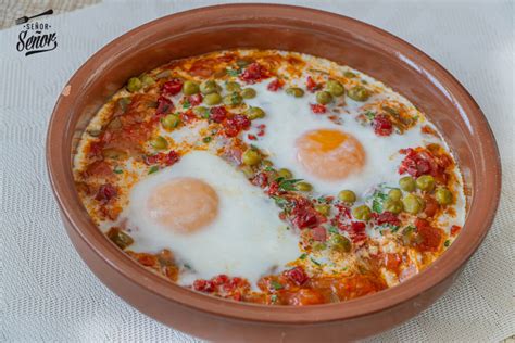 Huevos al plato con calabaza y otros ingredientes