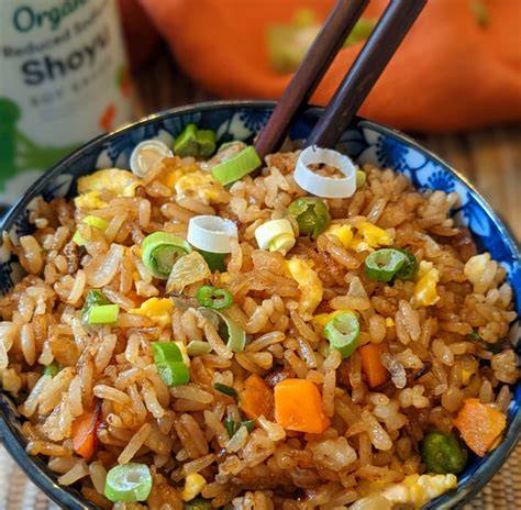 arroz frito vegano con verduras y coliflor