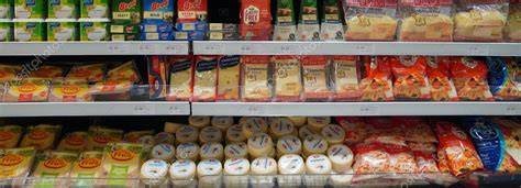 Diferentes tipos de queso mozzarella envasados