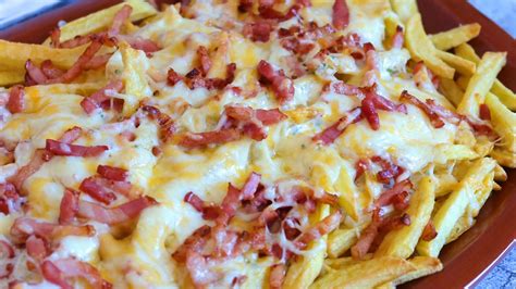 Patatas Foster's con queso y bacon