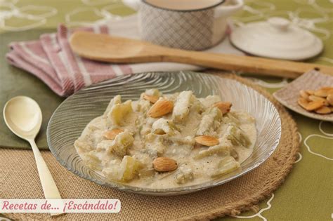 Plato de cardo con almendras tradicional