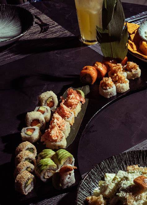 Plato variado de sushi de Mo Sushi