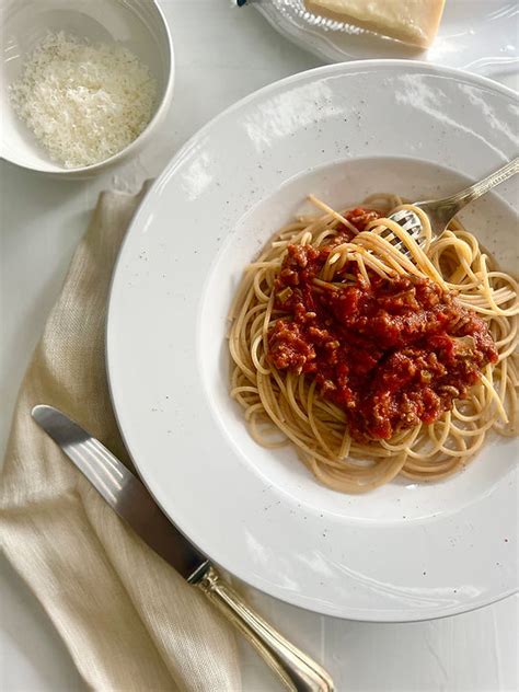 tallarines integrales con salsa de orégano y queso parmesano
