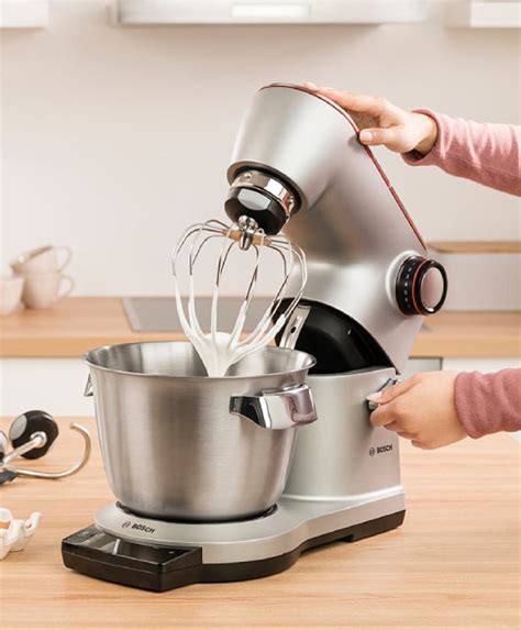 Robot de cocina Bosch amasando masa de pan
