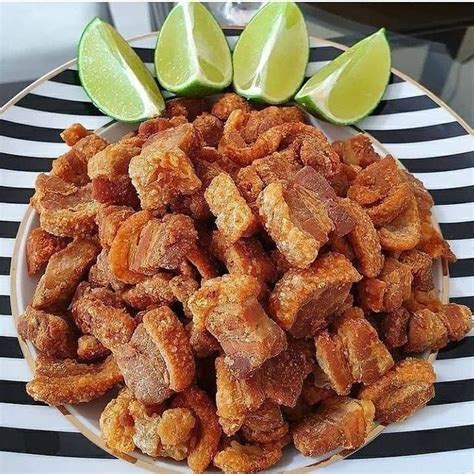 Plato de chicharrones crujientes