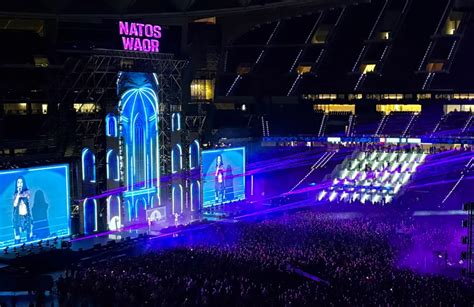 Natos y Waor actuando en directo ante 60.000 personas