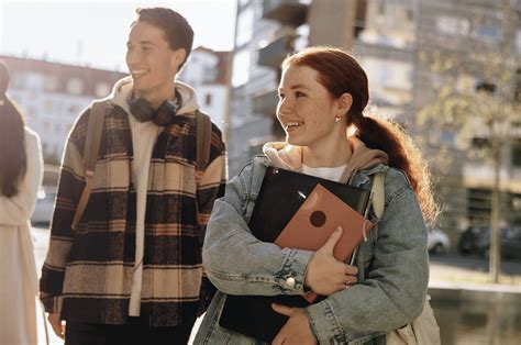 gráfica comparativa sobre la juventud y el empleo