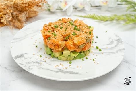 Tartar de salmón y aguacate emplatado