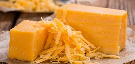 Corte transversal de un bloque de queso cheddar