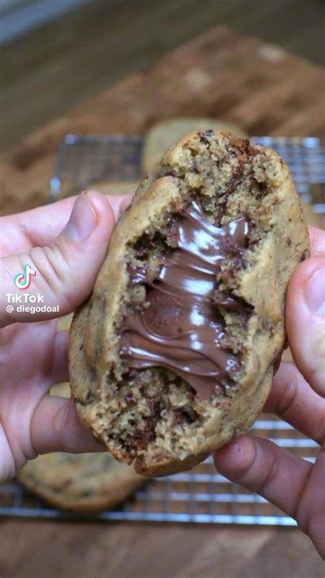 Cookies rellenas de chocolate fundido