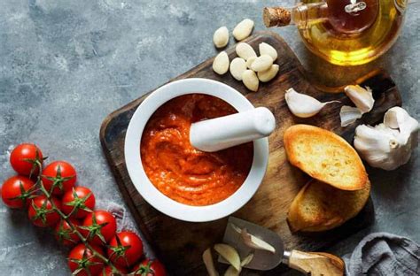 Ingredientes esenciales para una auténtica salsa romesco