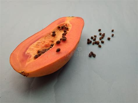 Papaya cortada y lista para consumir