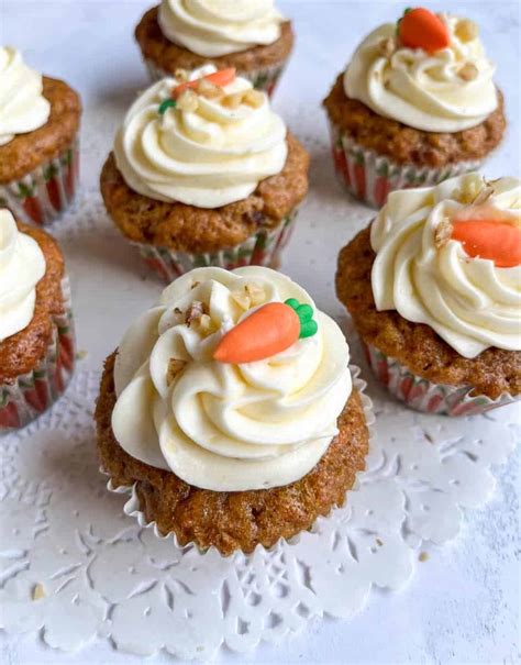 Variedades de presentación del carrot cake (cupcakes, bundt, capas)