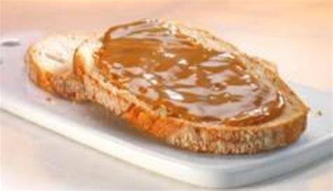 Tostada con mantequilla y dulce de leche