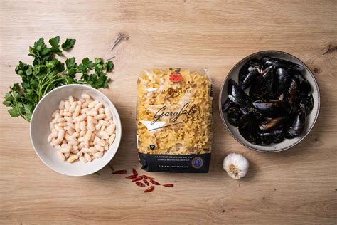 Ingredientes frescos para guisar alubias