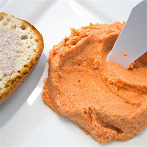 Paté de pimientos del piquillo y queso con tostas