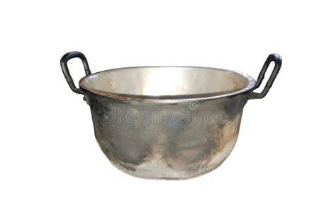 Olla de aluminio con manchas negras internas