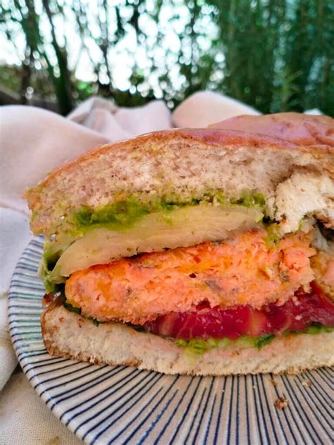 Variedad de panes para hamburguesas de salmón