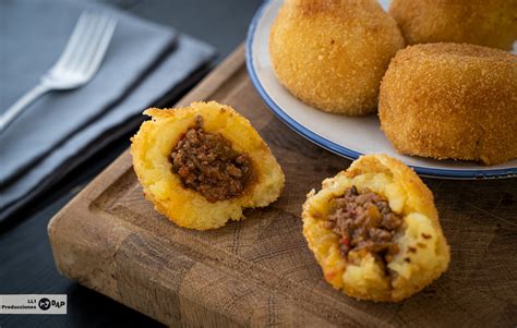 Papas Rellenas Cubanas recién fritas y doradas
