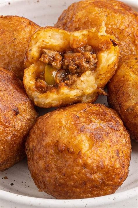 Variedad de rellenos para papas: picadillo, queso y mariscos