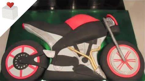 Tarta con forma de moto de Valentino Rossi