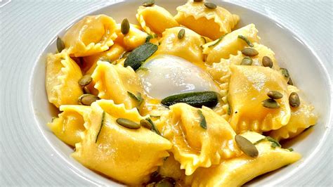 Plato de Agnolotti con salsa