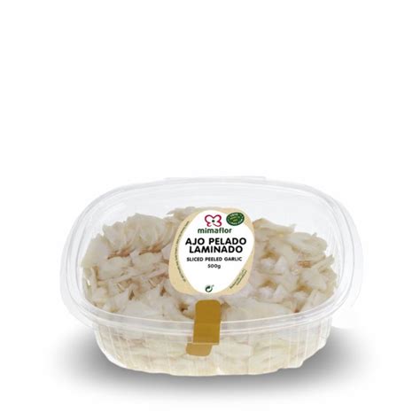 Ajo laminado dorándose en aceite